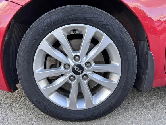 2018 Kia Ceed II Рестайлинг, красный, 1125000 рублей - вид 9