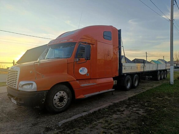 2002 Freightliner Century Class, оранжевый, 1750000 рублей - вид 3