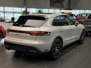 2026 Porsche Macan I Рестайлинг 2, серый, 12490000 рублей, вид 3