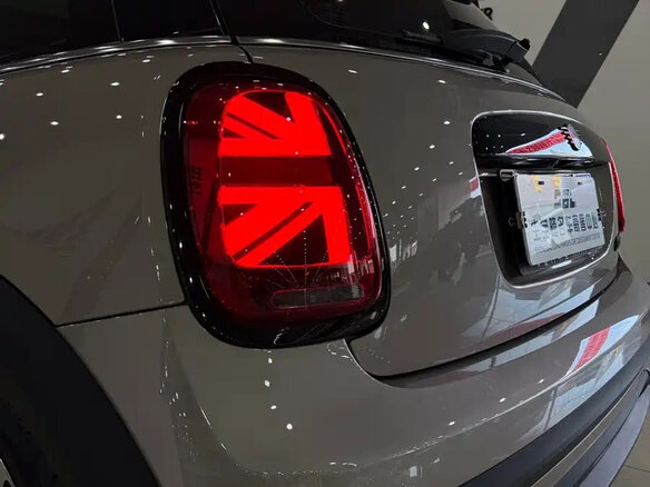 2022 Mini Hatch Cooper III (F55/F56) Рестайлинг 2, серый, 1980000 рублей - вид 12