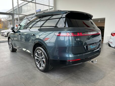 Lynk & Co 900