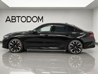 2026 BMW 5 серии 520d xDrive VIII (G60/G61/G68), чёрный, 9990000 рублей, вид 3