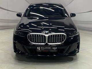 2025 BMW 5 серии Long 530Li xDrive VIII (G60/G61/G68), чёрный, 8199000 рублей, вид 2