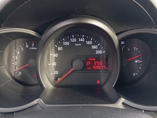 2011 Kia Picanto II, белый, 650000 рублей, вид 4