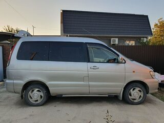 2001 Toyota Town Ace Noah III, серый, 600000 рублей, вид 3