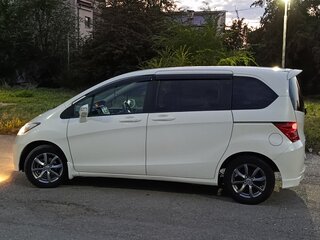 2009 Honda Freed I, белый, 1120000 рублей, вид 4