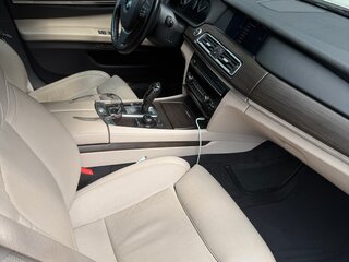 2010 BMW 7 серии 750i xDrive V (F01/F02/F04), белый, 2000000 рублей, вид 5