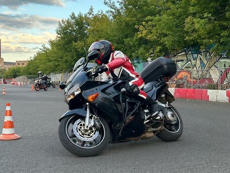 1999 Honda VFR 800, чёрный, 400000 рублей, вид 1