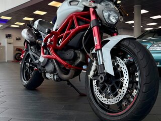 2011 Ducati Monster 796, белый, 629000 рублей, вид 1