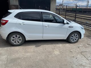 2014 Kia Rio III, белый, 850000 рублей, вид 3