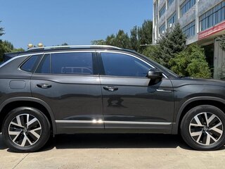 2023 Volkswagen Tayron I Рестайлинг, серый, 2335000 рублей, вид 4