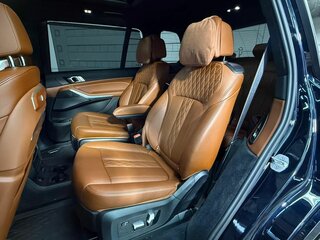 2022 BMW X7 M60i I (G07) Рестайлинг, чёрный, 13150000 рублей, вид 3