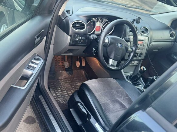 2010 Ford Focus II Рестайлинг, чёрный, 580000 рублей - вид 4