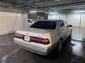 1995 Toyota Crown X (S150), белый - вид 4