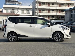 2022 Toyota Sienta II Рестайлинг, белый, 1125000 рублей, вид 5