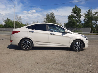 2015 Hyundai Solaris I Рестайлинг, бежевый, 825000 рублей, вид 2