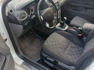 2009 Ford Focus II Рестайлинг, белый, 490000 рублей, вид 5