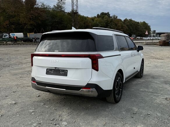 2024 Kia Carnival IV Рестайлинг, белый, 6300000 рублей - вид 2