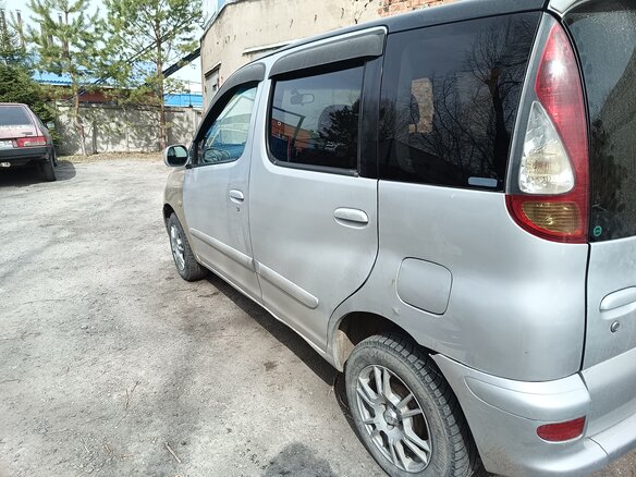 2003 Toyota FunCargo, серый, 370000 рублей - вид 4