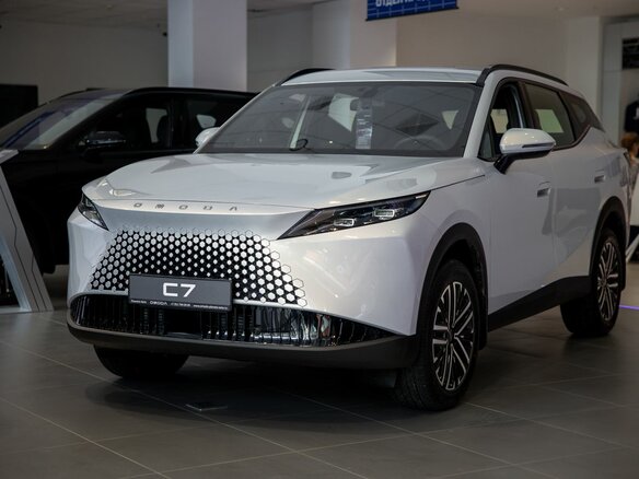 2026 Omoda C7, серый, 3499000 рублей - вид 2