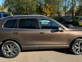 2014 Volkswagen Touareg II, коричневый, 2450000 рублей, вид 2