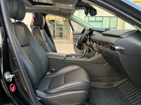 2023 Mazda 3 Axela IV (BP), чёрный, 1650000 рублей - вид 13