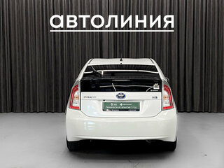2013 Toyota Prius PHV ZVW35 III Рестайлинг (XW30), белый, 950000 рублей, вид 4