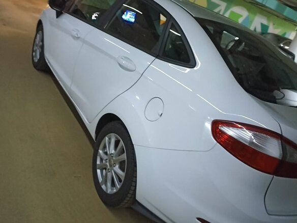 2016 Ford Fiesta Mk6 Рестайлинг, белый, 1300000 рублей - вид 10