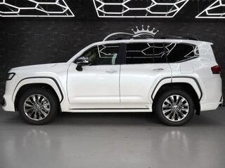 2025 Toyota Land Cruiser 300 Series, белый, 13595084 рублей, вид 2