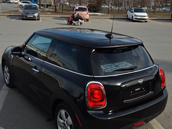 2020 Mini Hatch Cooper III (F55/F56) Рестайлинг, чёрный - вид 6