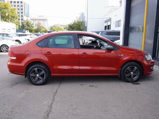 2018 Volkswagen Polo V Рестайлинг, оранжевый, 1130000 рублей, вид 4