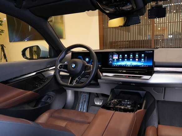 2024 BMW 5 серии 530i xDrive VIII (G60/G61/G68), серый - вид 19