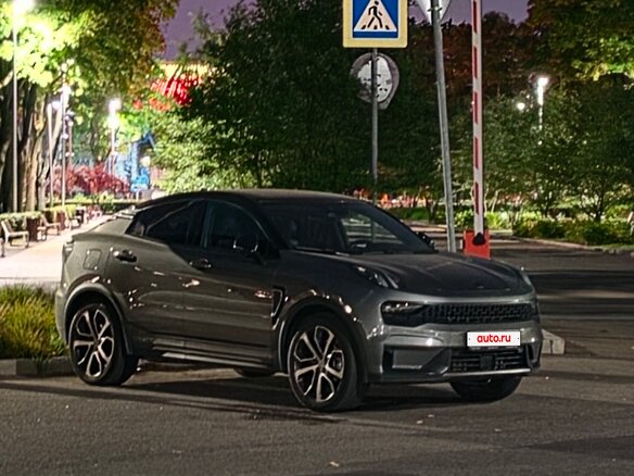 2021 Lynk & Co 05, серый, 2800000 рублей - вид 2