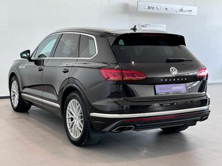2020 Volkswagen Touareg III, коричневый, 4800000 рублей, вид 4