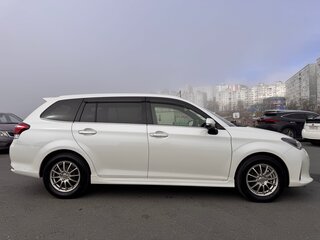 2017 Toyota Corolla Fielder XI (E160, E170) Рестайлинг 2, белый, 1490000 рублей, вид 3