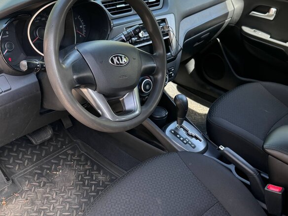 2013 Kia Rio III, чёрный, 700000 рублей - вид 10