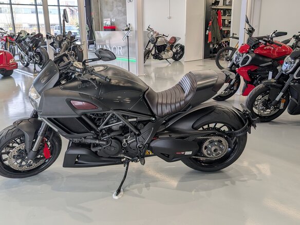 2017 Ducati Diavel, чёрный, 1945000 рублей - вид 12