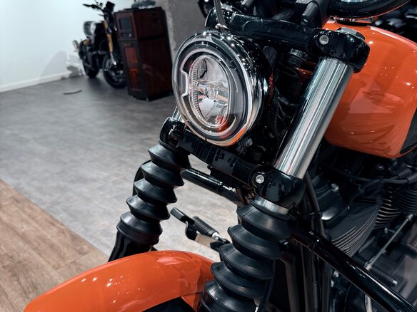 2021 Harley-Davidson Street Bob, оранжевый, 1699000 рублей - вид 17