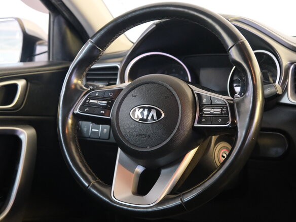 2018 Kia Ceed III, серебристый, 1549000 рублей - вид 9