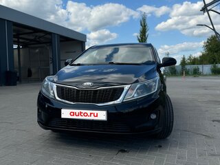 2014 Kia Rio 6-speed III, чёрный, 750000 рублей, вид 3