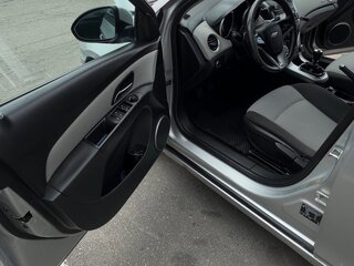 2013 Chevrolet Cruze I Рестайлинг, серебристый, 430000 рублей, вид 2