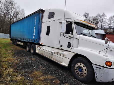 2002 Freightliner Century Class, белый, 2000000 рублей, вид 4