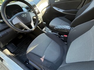 2013 Hyundai Solaris I, белый, 750000 рублей, вид 5
