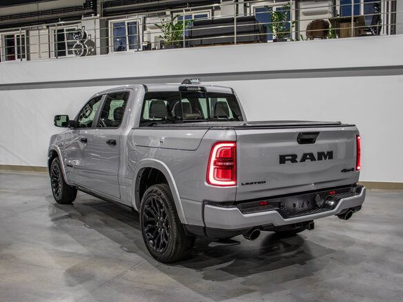 2026 Ram 1500 Crew Cab eTorque V Рестайлинг, серебристый, 11300000 рублей - вид 7