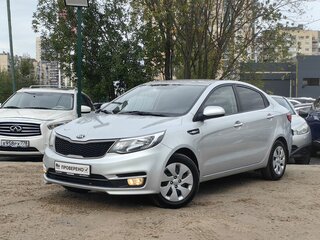 2017 Kia Rio III Рестайлинг, серебристый, 1049000 рублей, вид 1