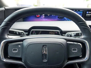 2025 Lincoln Nautilus II, красный, 7319457 рублей, вид 4