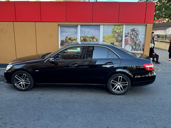 2011 Mercedes-Benz E-Класс 200 7G-Tronic IV (W212, S212, C207), чёрный, 1400000 рублей - вид 4