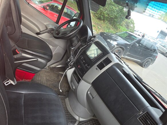 2009 Mercedes-Benz Sprinter, красный, 2190000 рублей - вид 3