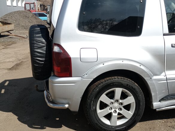 2004 Mitsubishi Pajero III Рестайлинг, серебристый, 1250000 рублей - вид 2