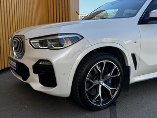2018 BMW X5 50i IV (G05/G18), белый, 6800000 рублей, вид 5